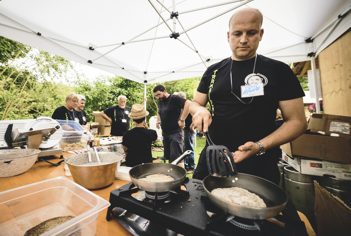 Ragazzo che lavora per una Pro loco